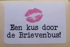 Een kus door de brievenbus